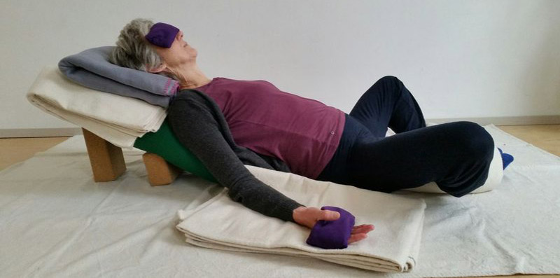 Restorative yoga: de naam restorative zegt het al, je herboren voelen!